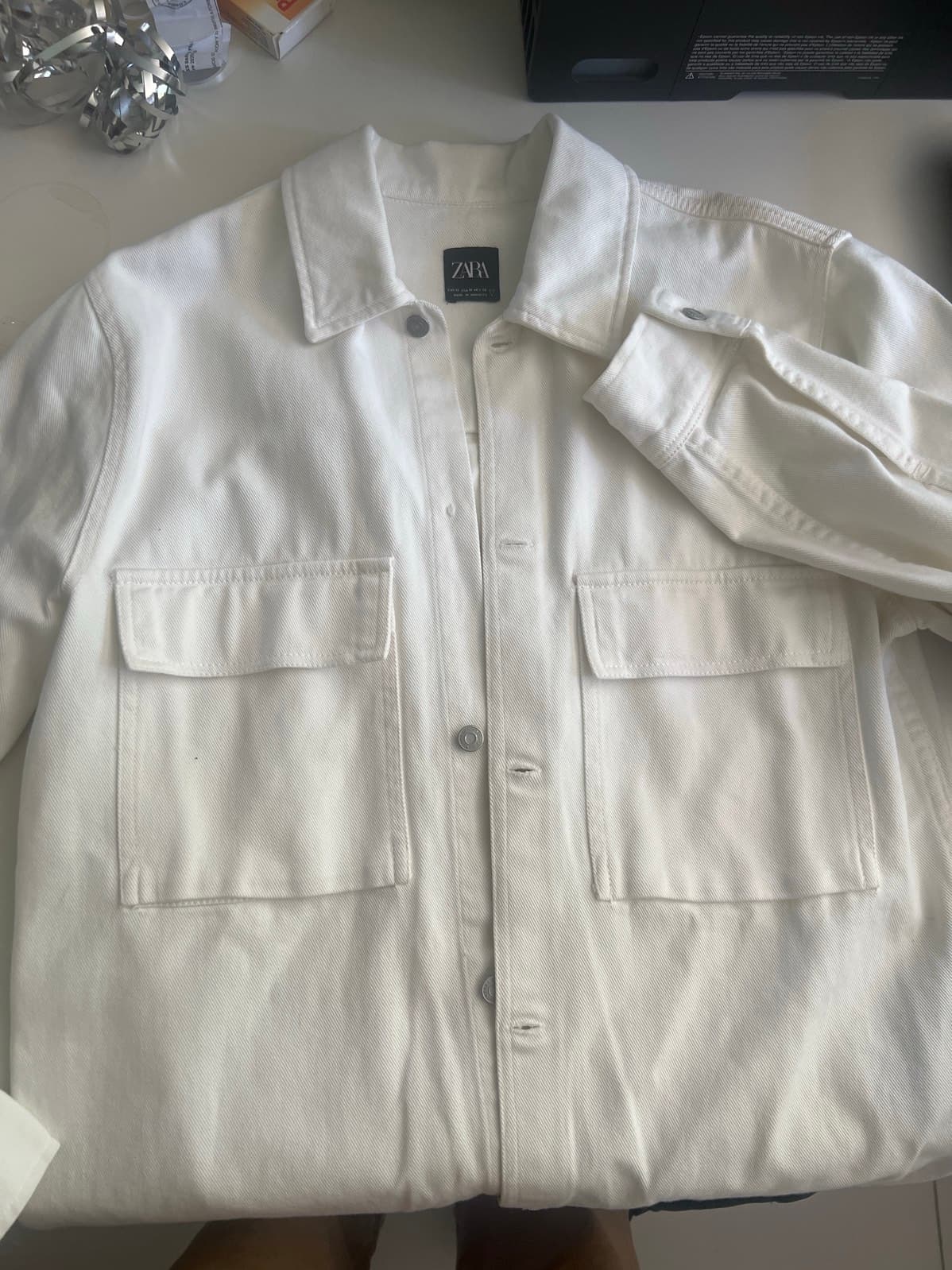 Chaqueta. Camisera Zara